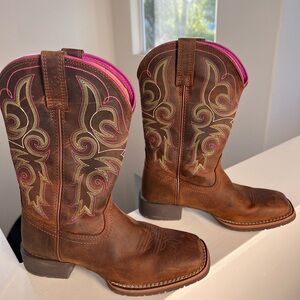 New Ariat Square Toe Boots